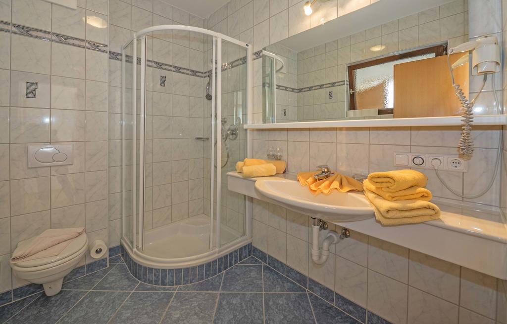 Haus Schluder - Familie Stanitzer Hotell Weissensee Rum bild