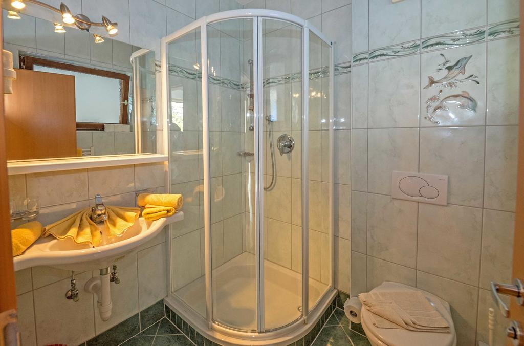 Haus Schluder - Familie Stanitzer Hotell Weissensee Rum bild