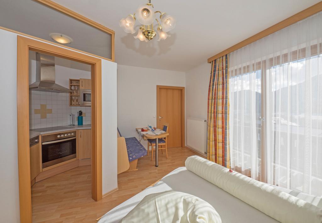 Haus Schluder - Familie Stanitzer Hotell Weissensee Rum bild