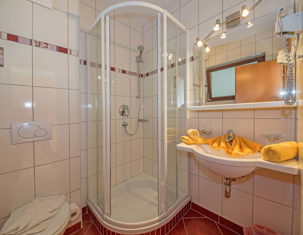 Haus Schluder - Familie Stanitzer Hotell Weissensee Rum bild