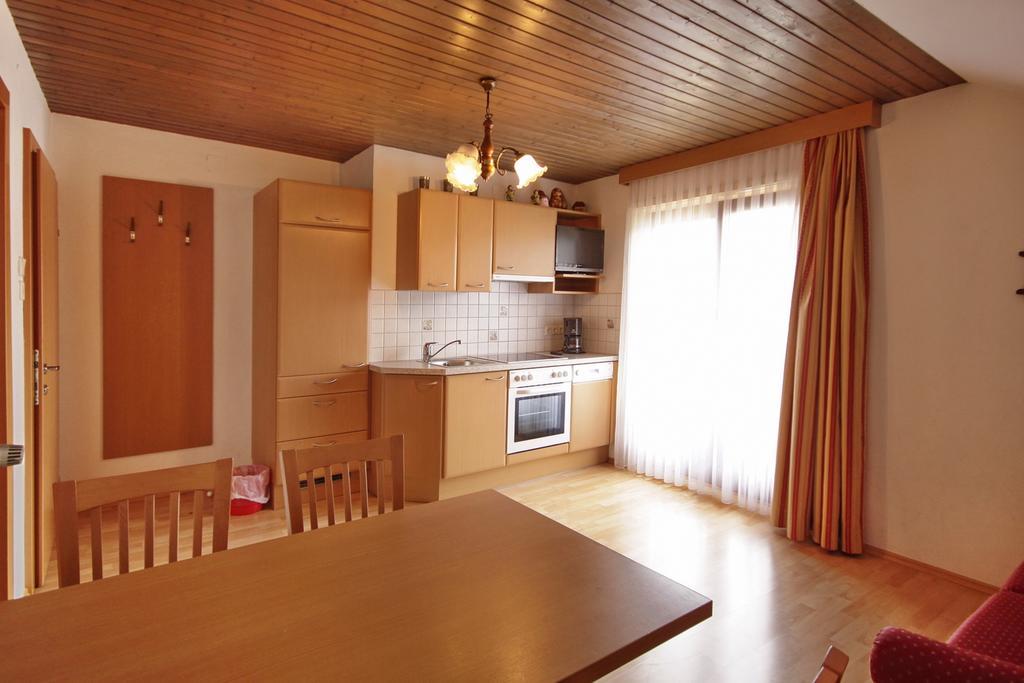 Haus Schluder - Familie Stanitzer Hotell Weissensee Rum bild